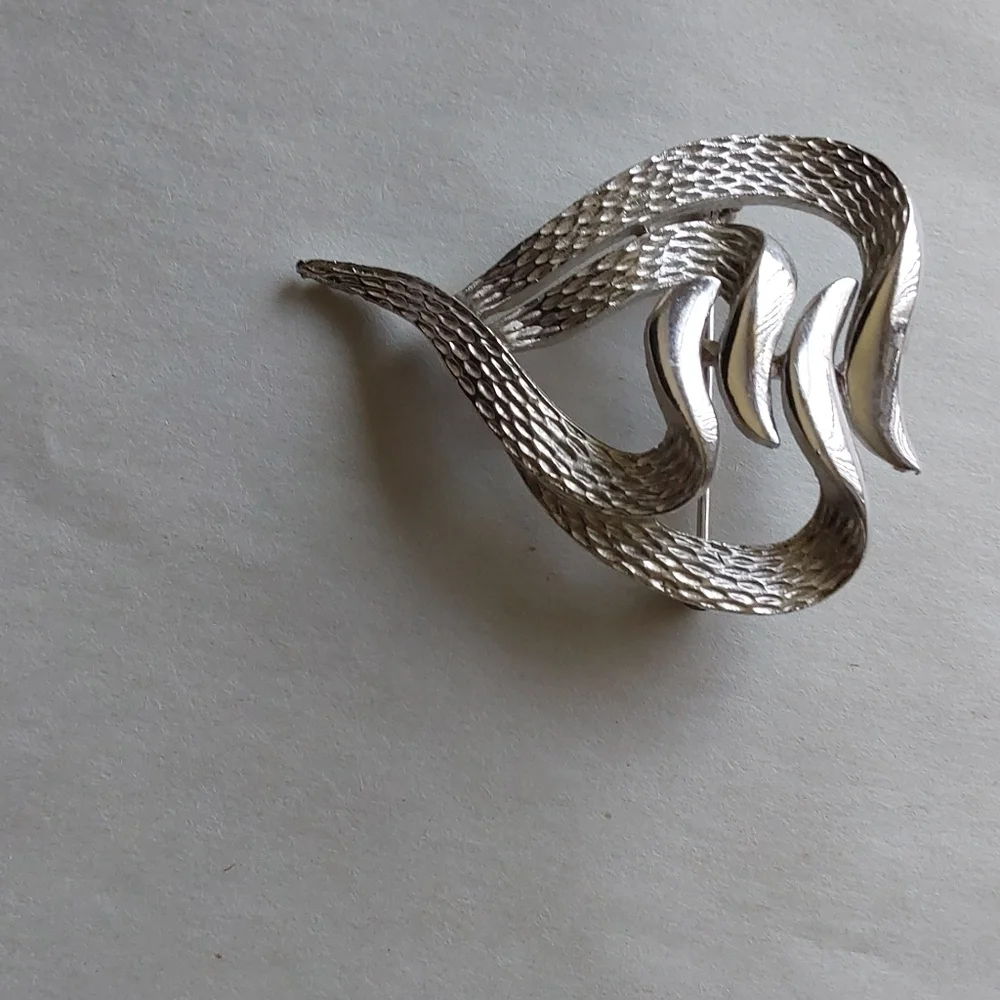 VINTAGE LAYERED HEART‎ BROOCH